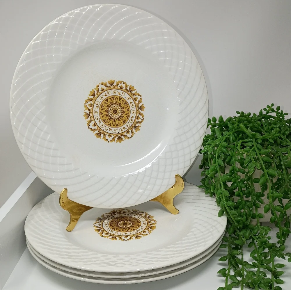 White and Gold Enoch By Wedgewood Dinnerware Set